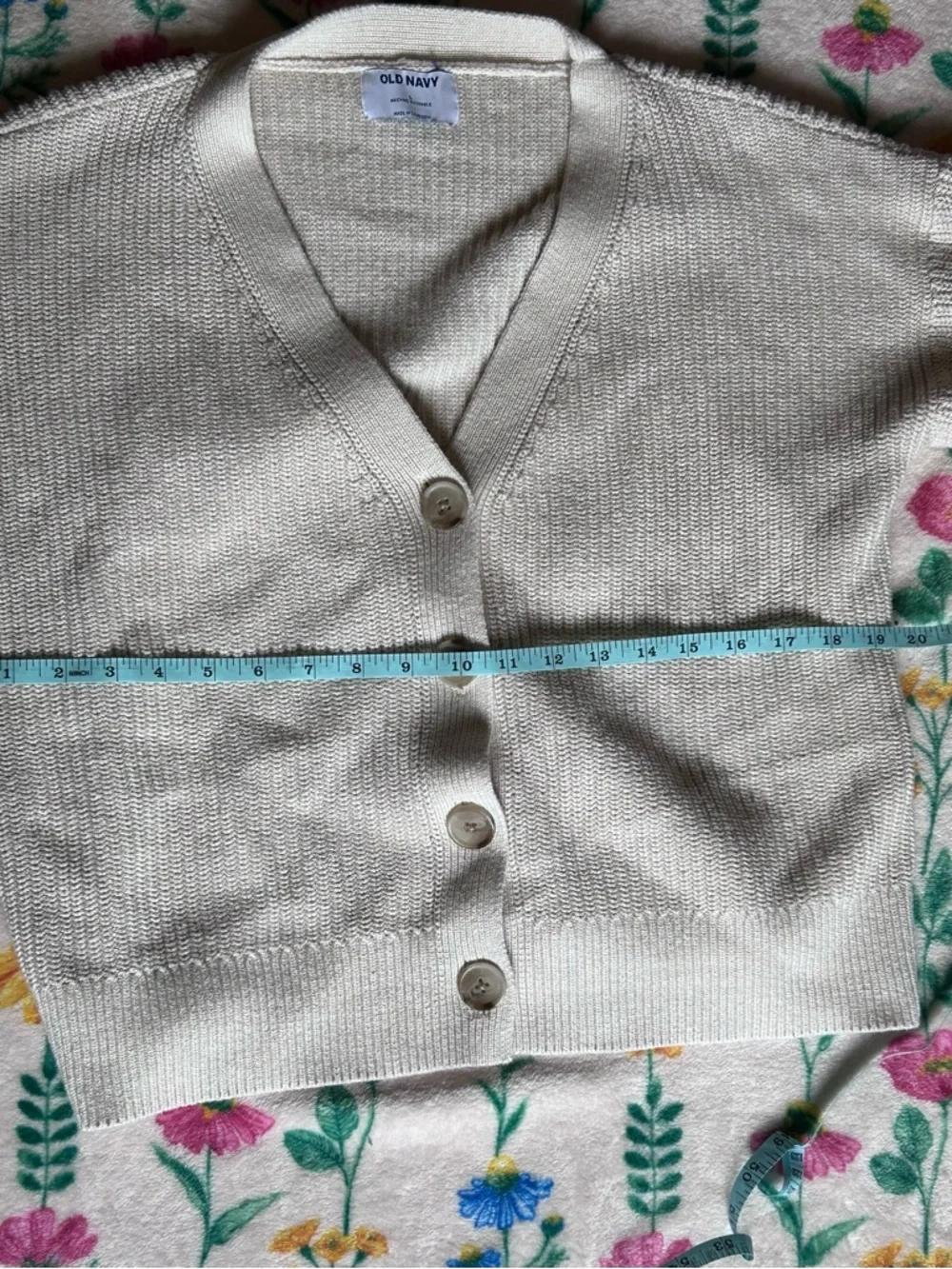 Old Navy Cream Button-Up V-Neck Women's Cardigan - Picture 5 of 6